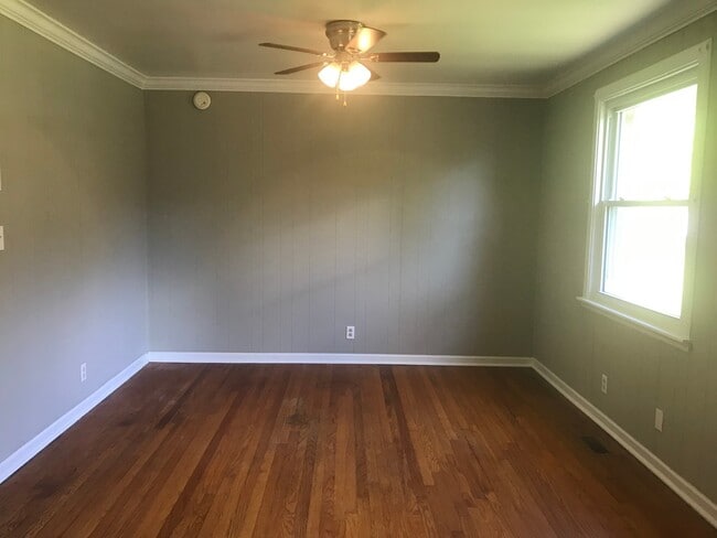 Building Photo - 3 Bedroom Pet Friendly Home For Rent!