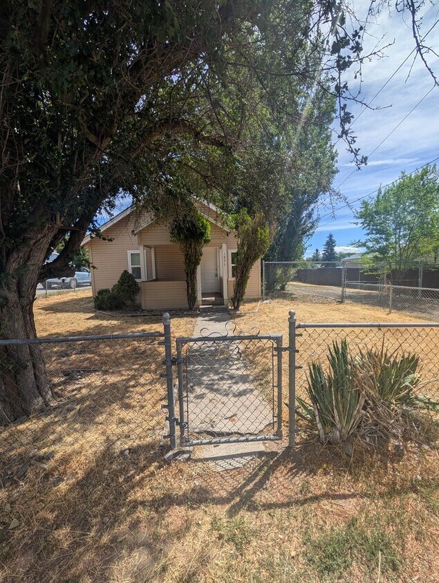 Primary Photo - 2 Bedroom 1 Bath House