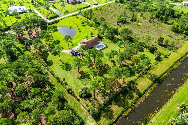 Foto del edificio - 14087 Coco Plum Rd
