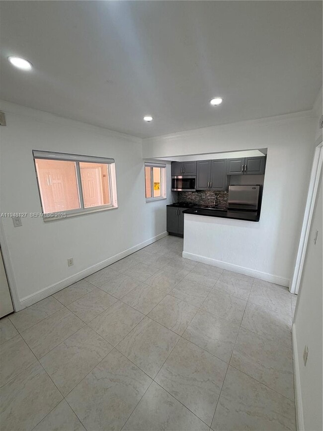 Building Photo - 1014 Salzedo St