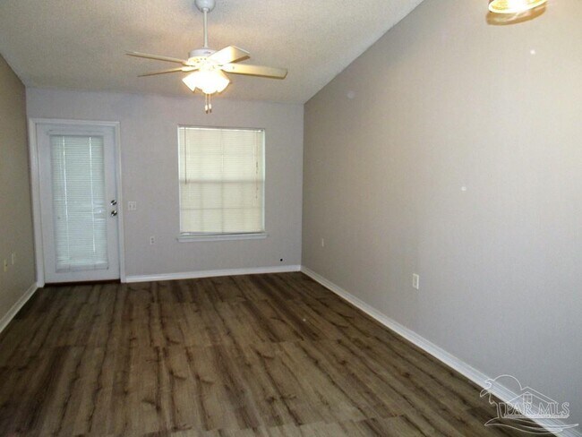 Foto del edificio - 2331 Trailwood Dr