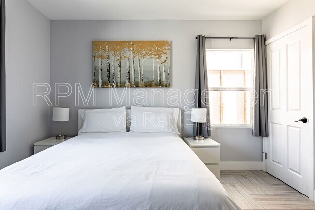 Foto del edificio - 712 N Fuller Ave