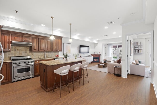 Building Photo - 514 Adams St