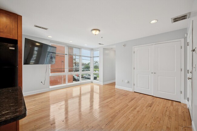 Foto del edificio - 1856 N 17th St