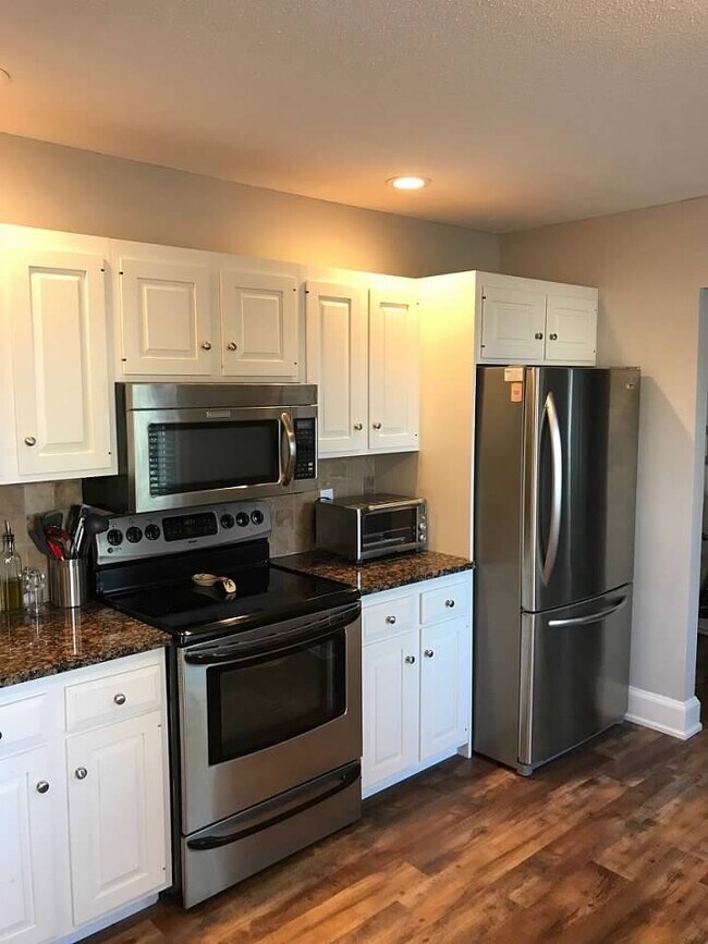 Kitchen - 155 Clark St