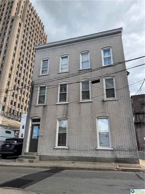 Foto del edificio - 922 W Court St