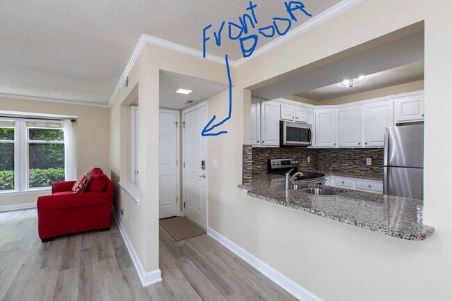 Vista desde el interior de la puerta principal - 1200 Westview Ln