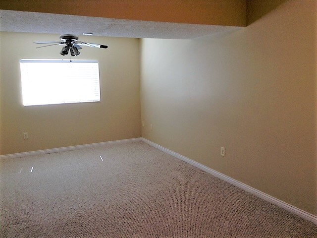 Building Photo - 689 Ackerly Dr