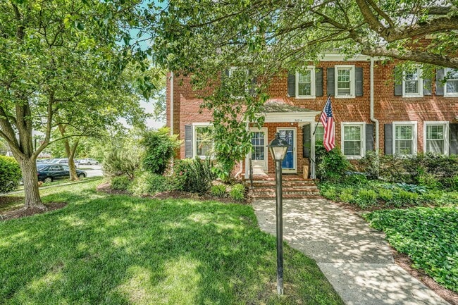 Building Photo - 3096 S Woodrow St