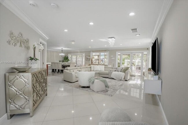 Building Photo - 1820 Vista Way