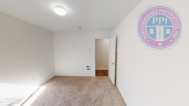 Foto del edificio - Desirable West Linn Location / Walk To The...
