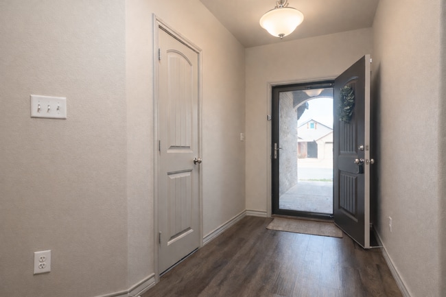 Building Photo - Natural Light Meets Modern Comfort | 3/2 In North Lubbock