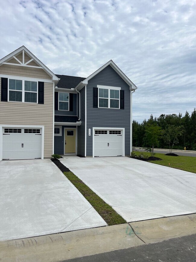 Foto del edificio - Brand New Townhome