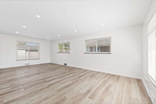 Foto del edificio - Updated 3 Bedroom Home for Rent with Garage & Fenced Yard