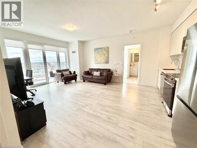 Building Photo - 4675 Metcalfe Ave