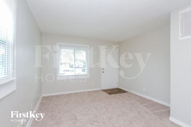 Foto del edificio - 4905 Barlow Dr