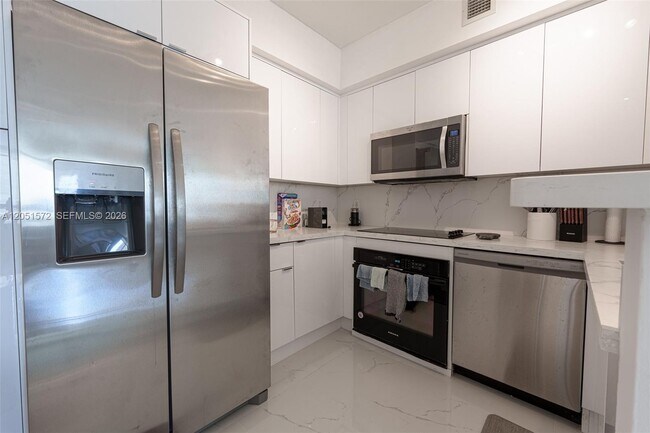 Foto del edificio - 335 S Biscayne Blvd