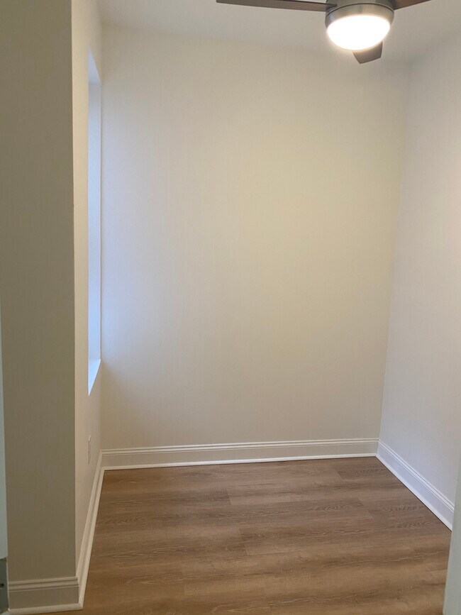 Middle bedroom - 1313 W Wishart St