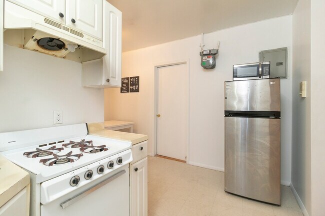 Foto del edificio - 327 E 92nd St