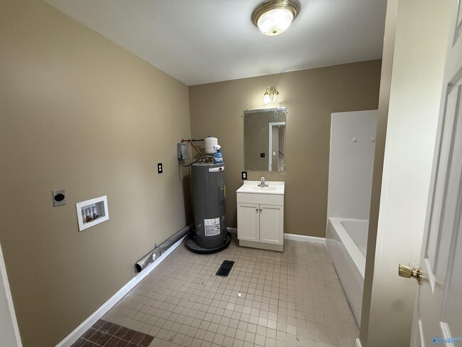 Building Photo - 215 Brian Dr