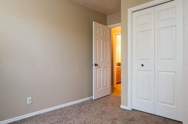 Foto del edificio - Spacious 3 Bedroom Home in a Great Communi...