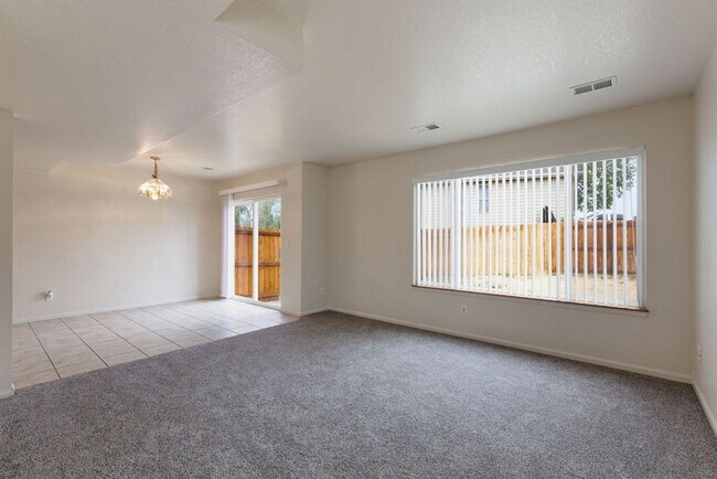 Foto del edificio - 430-432 Sundance Cir N
