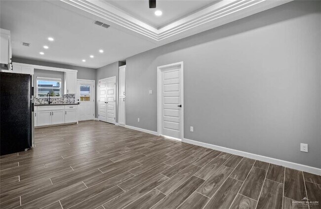 Foto del edificio - 8 Whetstone Ave