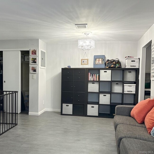 Foto del edificio - 13 Pinebrook Pl