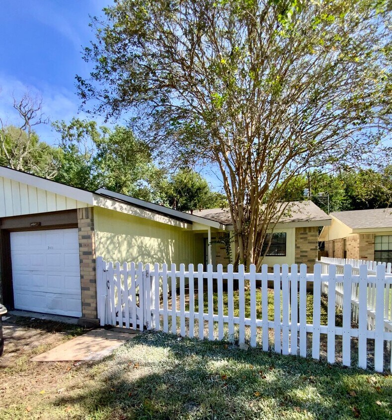Primary Photo - 3617/21 Curry Ln