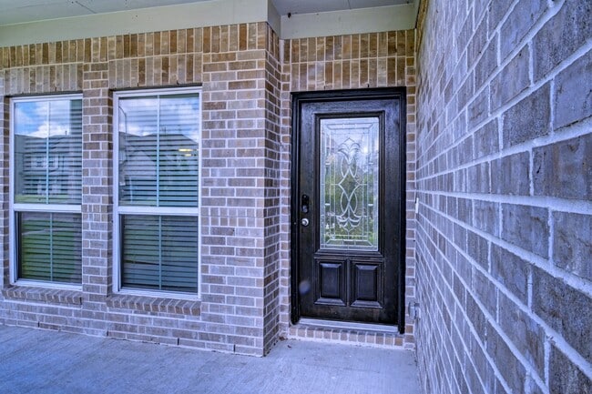 Building Photo - 3303 Owl Hollow Dr