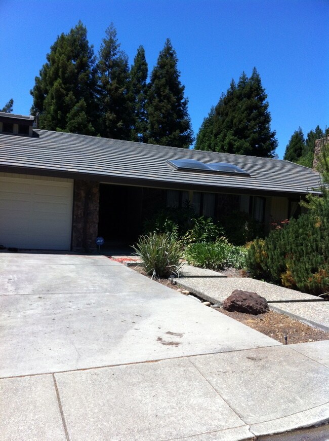 Building Photo - 327 Clarkin Ct