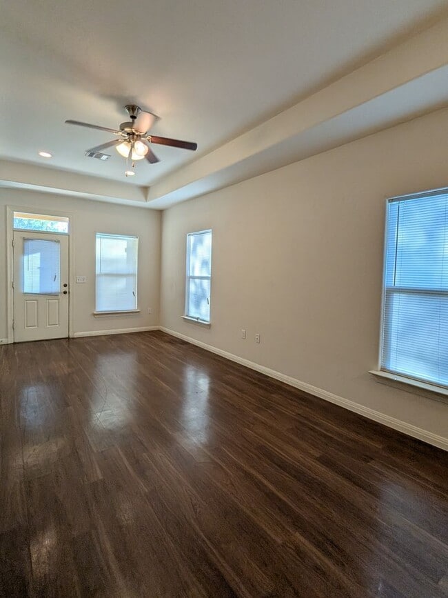 Foto del edificio - 405 E Simmons Ave