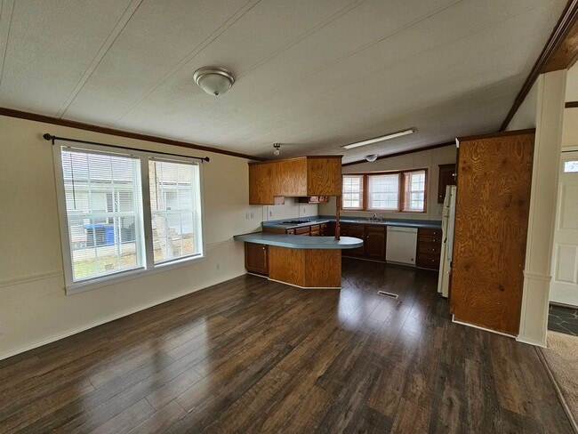 Building Photo - 6 Germond Dr