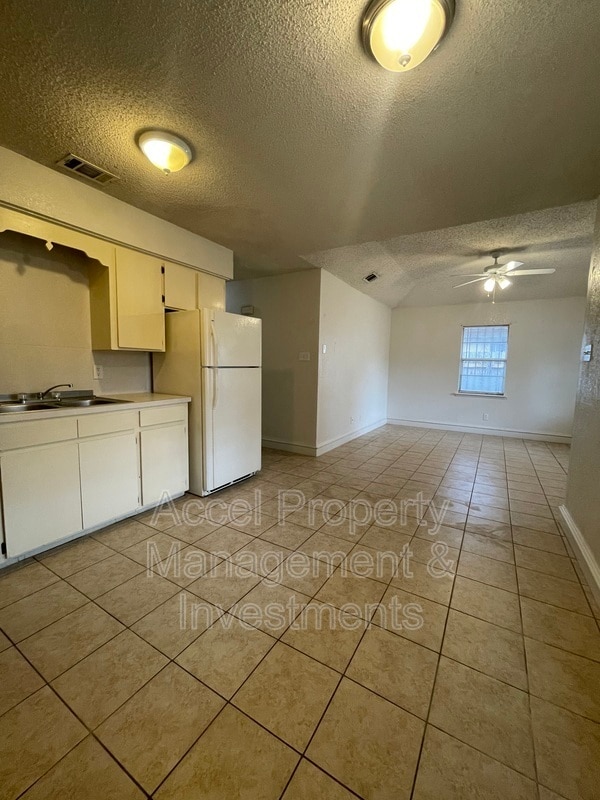 Foto del edificio - 806 W 26th St