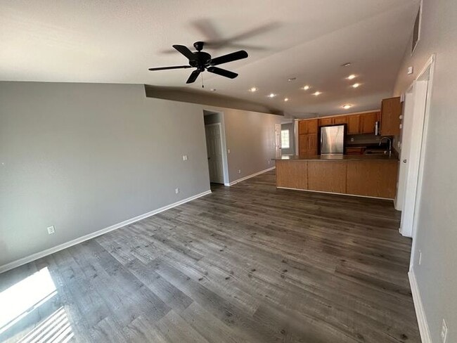 Foto del edificio - MOVE IN SPECIAL!! DEPOSIT MOVES YOU IN!!!