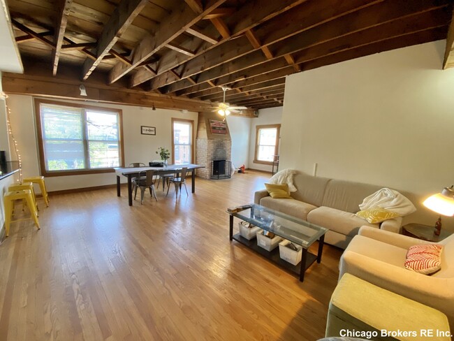 Building Photo - 2158 N Halsted St