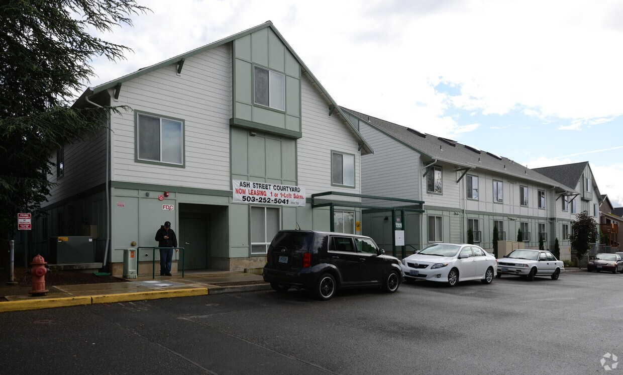Ash Street Courtyard Apartments in Portland, OR