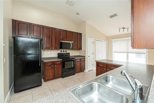 Foto del edificio - 2709 Lucas Lakes Ln