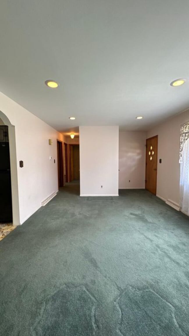 Building Photo - 913 Arnold Ave