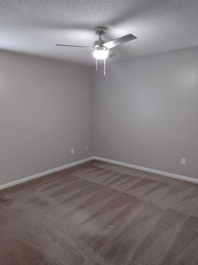 Foto del edificio - 9720 Stillwater Ln