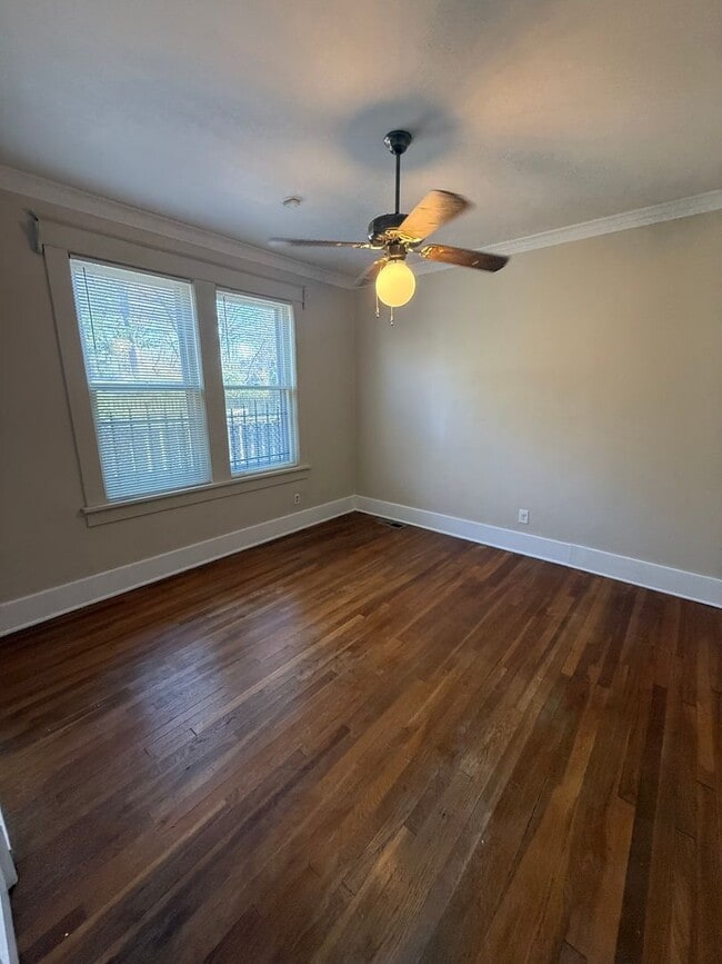 Building Photo - Newly Renovated Cozy & Convenient