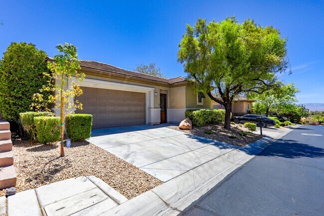 Building Photo - Anthem Country Club Beauty Single Story with Casita