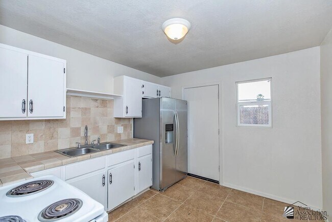 Foto del edificio - 605 S El Prado Rd