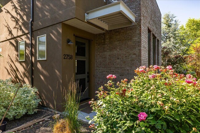 Building Photo - 2758 S Honeycomb Way