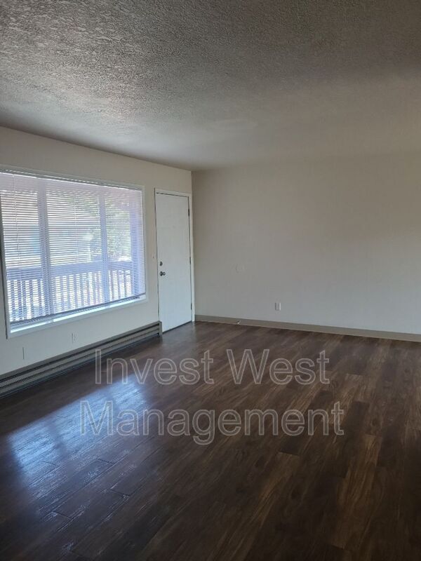 Foto del edificio - 6409 Kansas St