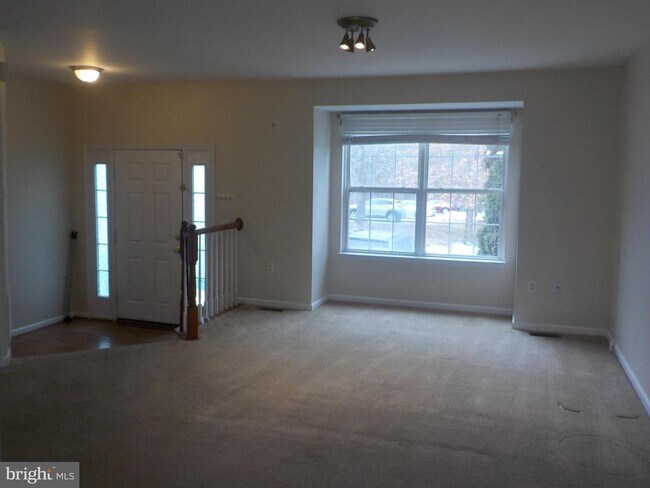 Foto del edificio - 703 Kings Crest Dr