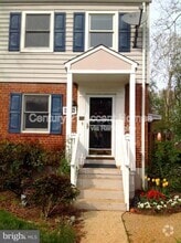 Building Photo - 2032 Arlington Terrace