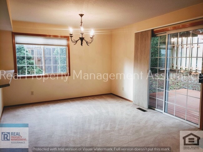Building Photo - 2067 Sunray Cir