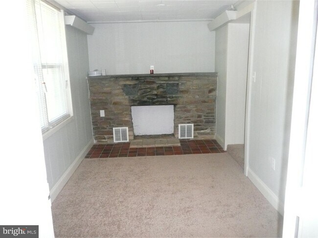 Foto del edificio - 624 Locust Ln