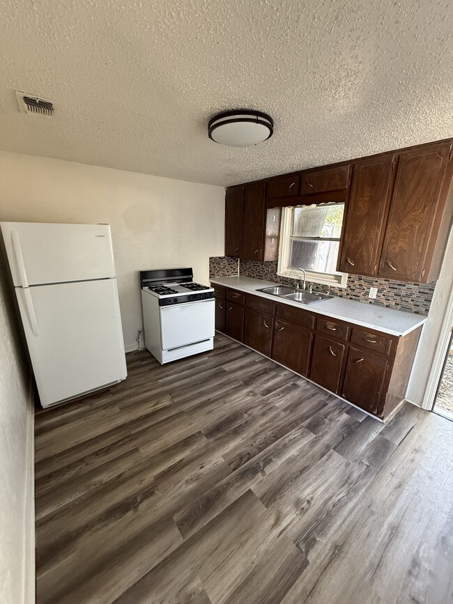 Building Photo - 517 S 54th St